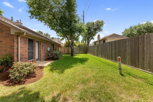Building Photo - 10011 Territory Ln
