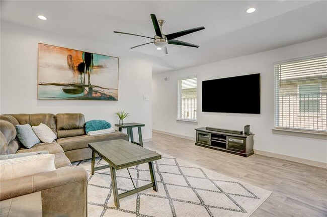 Building Photo - 1254 Truckee River Dr