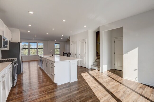 Building Photo - 2924 Reflection Dr