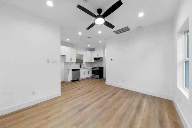 Building Photo - 2805 Nettleton St