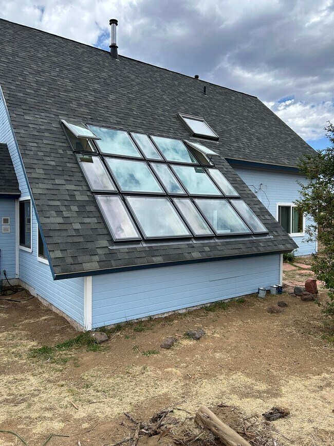 Building Photo - wonderful 3 bedroom home in serene setting