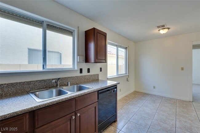Building Photo - 5034 Lark Canyon Ct