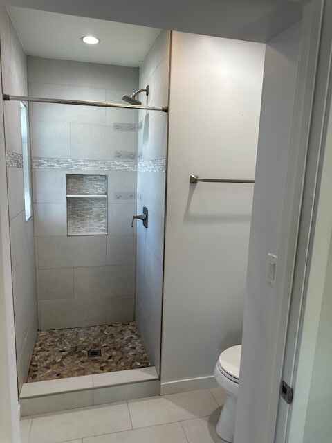 Building Photo - 8424 Glider Ave