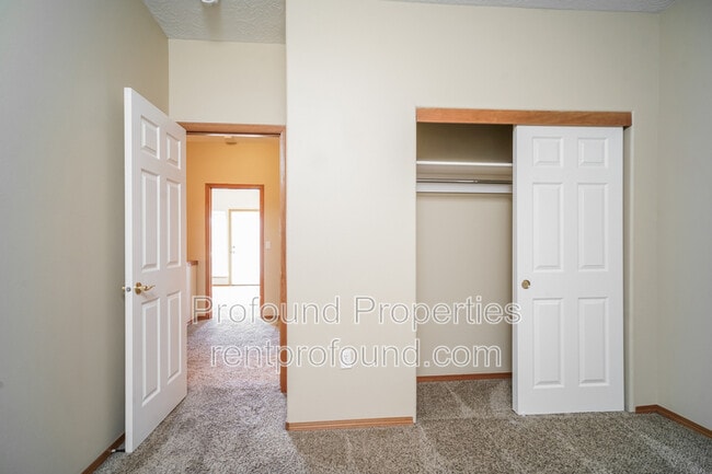 Building Photo - 2623 NE Rocky Butte Rd