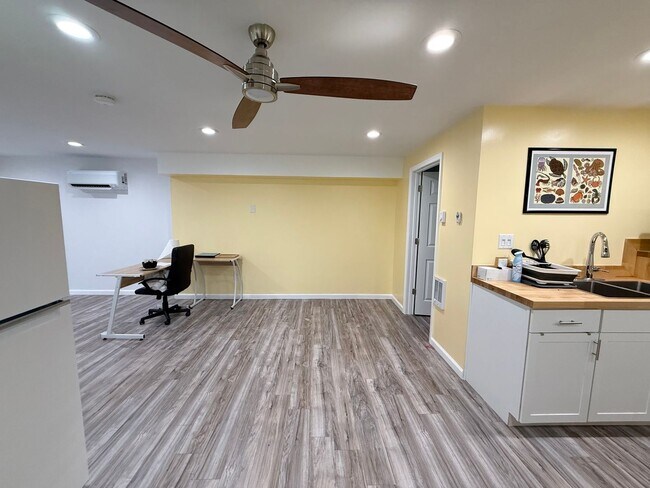 Building Photo - 326 Riverside Ave