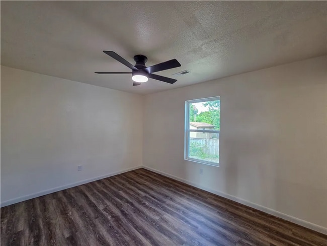 Building Photo - 412 W Swallow Cir