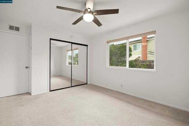 Building Photo - 560 La Copita Ct