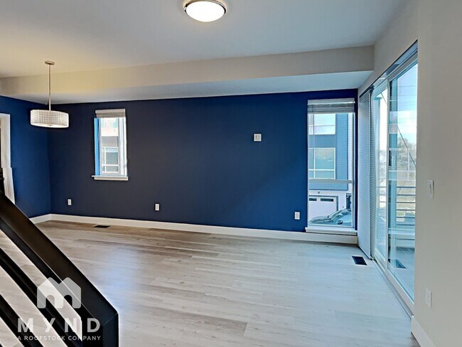 Building Photo - 1079 Chase St