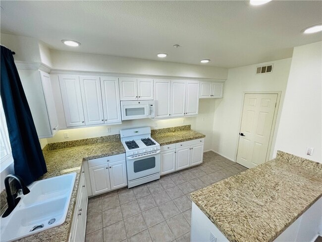 Building Photo - 33590 Willow Haven Ln