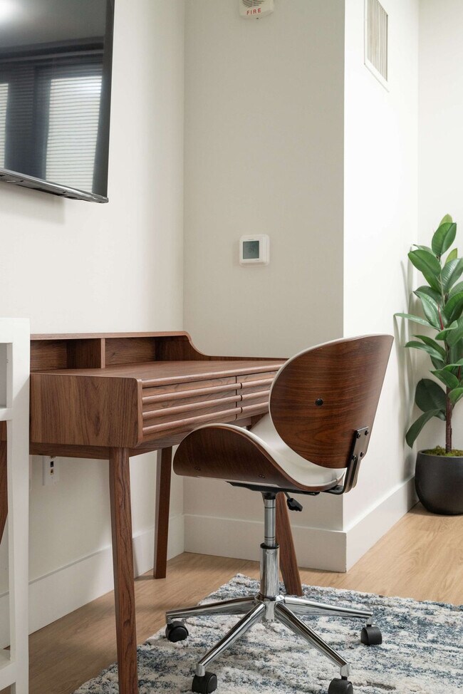 Building Photo - 677-679 Washington Street-SI ID1322145P