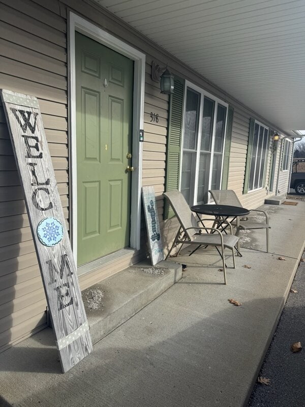 Primary Photo - 322 N Ferne Clyffe Rd