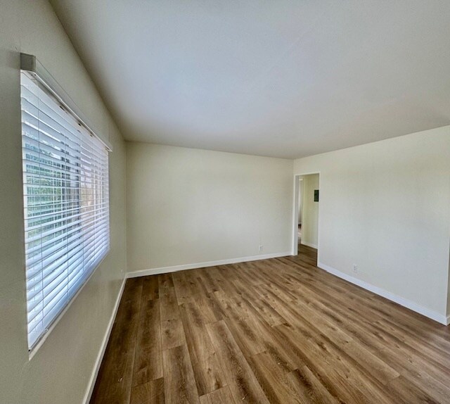 Building Photo - 279 S Evergreen Dr