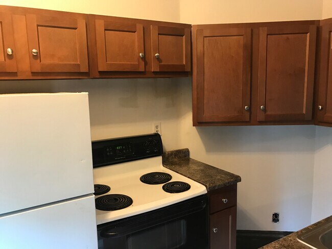 Building Photo - 427 W Pleasant St