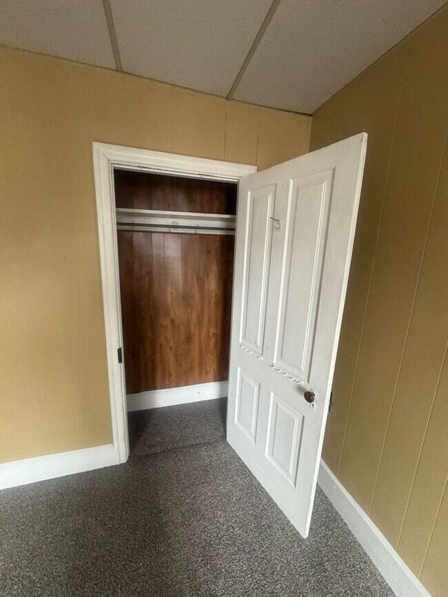 Building Photo - 4 Bedroom 2 Bath House, Yard-Halifax