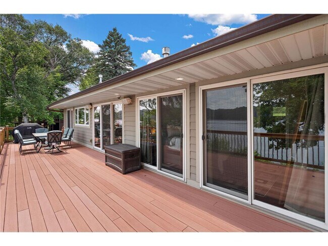 Building Photo - 118 Lakeside Dr