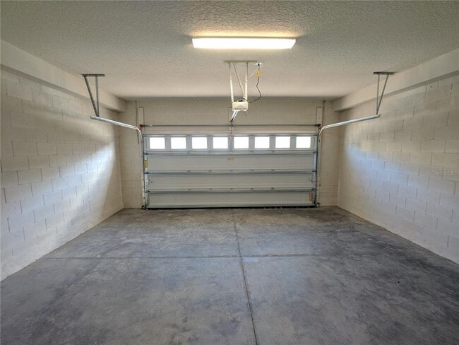 Building Photo - 2611 Amati Dr
