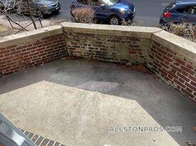 Building Photo - 194 Kelton St