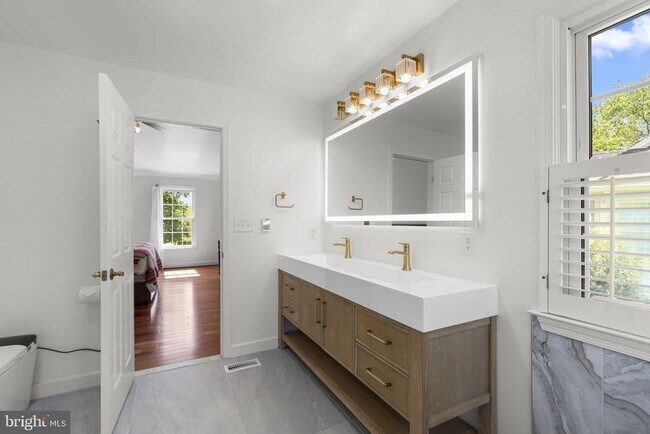 Building Photo - 10211 Brightstone Pl
