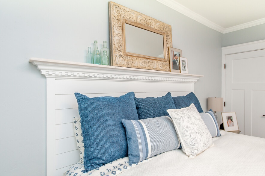 custom built in king size headboard. - 229 Summit Ave