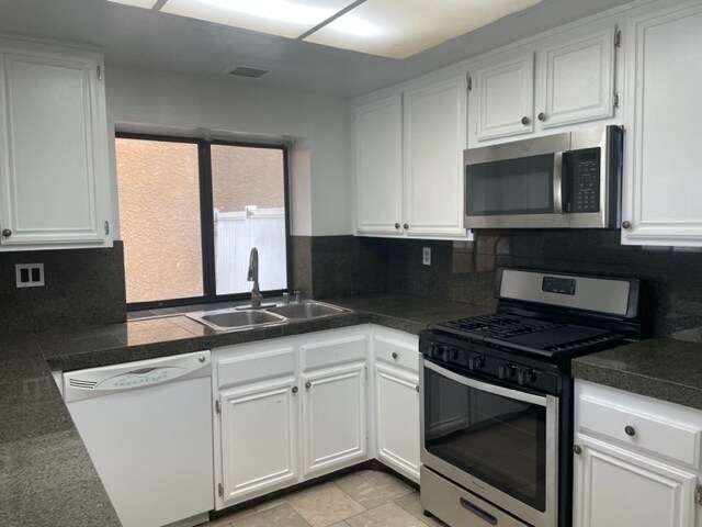 Kitchen - 2533 Almaden Ct