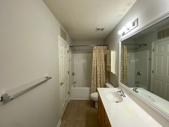 Building Photo - 3006 Kensington Pl