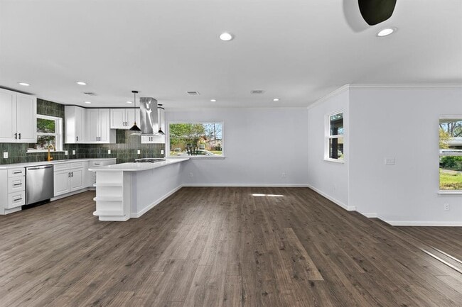 Building Photo - 1307 Yorkshire Dr