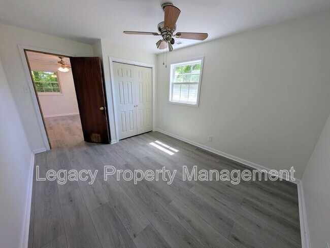 Building Photo - 4421 Kernersville Rd