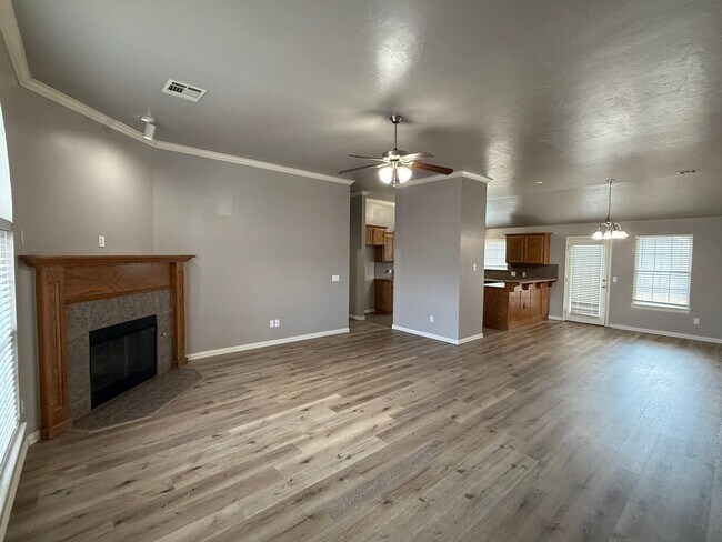 Building Photo - 4 BED! Cozy Home on Large CORNER Lot!