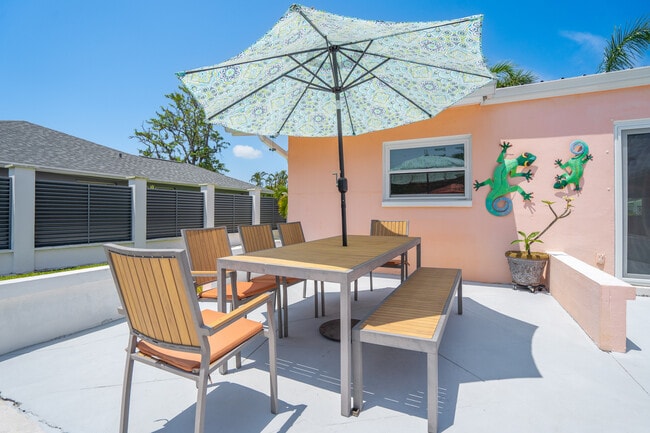 Building Photo - 4056 38th Way S