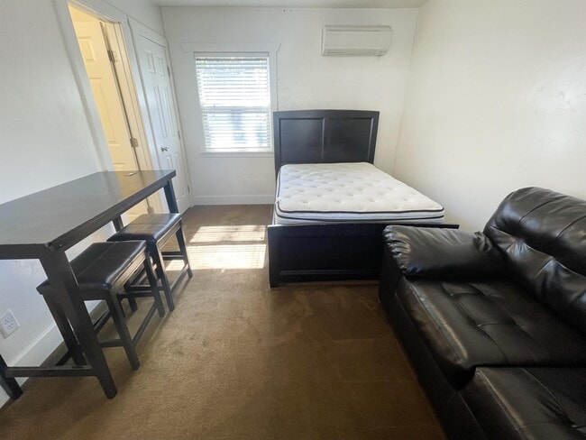 Building Photo - 1105 S State St