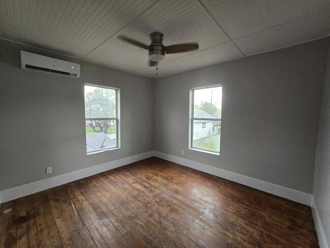 Building Photo - 3125 Illinois St