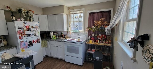 Building Photo - 138 3rd St