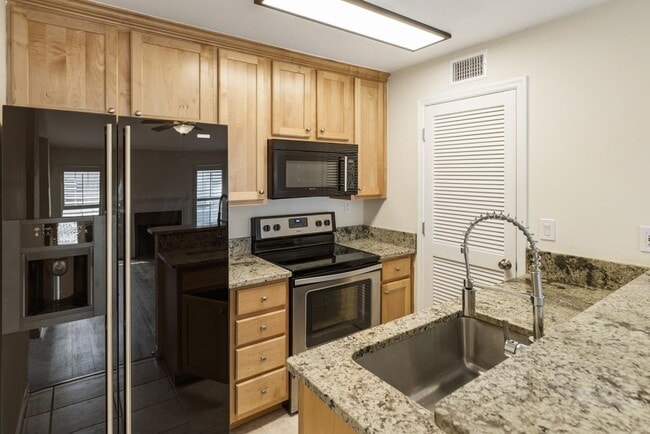 Building Photo - 210 Granville Ct