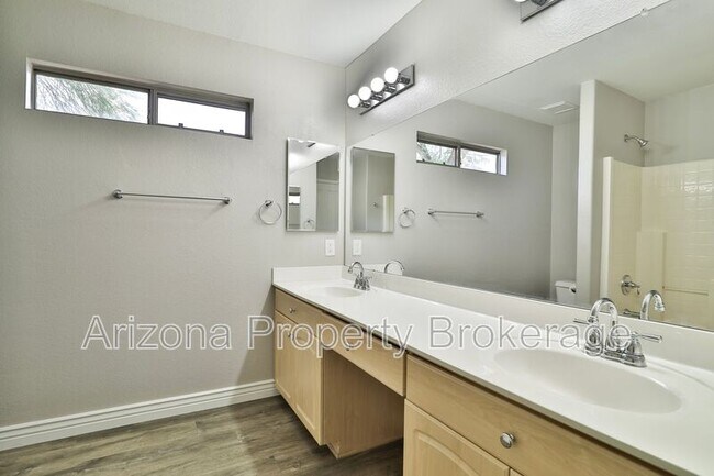 Building Photo - 451 E Appaloosa Rd