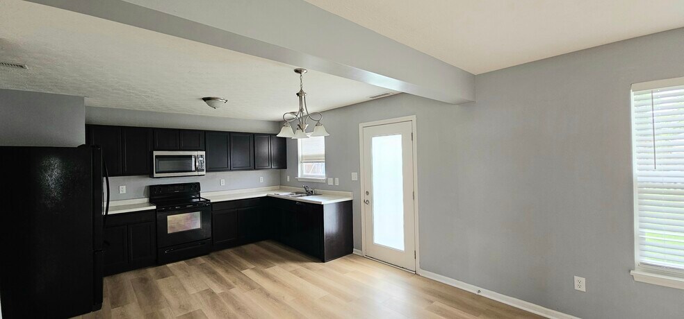 Building Photo - 8048 Grove Berry Dr