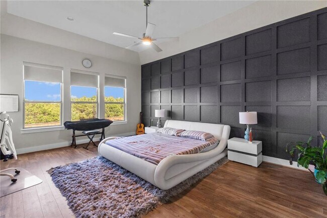 Building Photo - 820 Palamos Dr