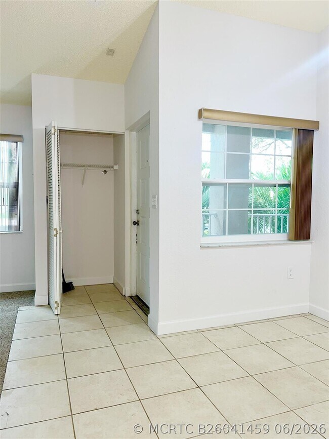 Building Photo - 2850 N Oakland Forest Dr