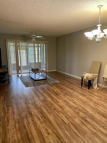 Building Photo - 1271 SE Parkview Pl