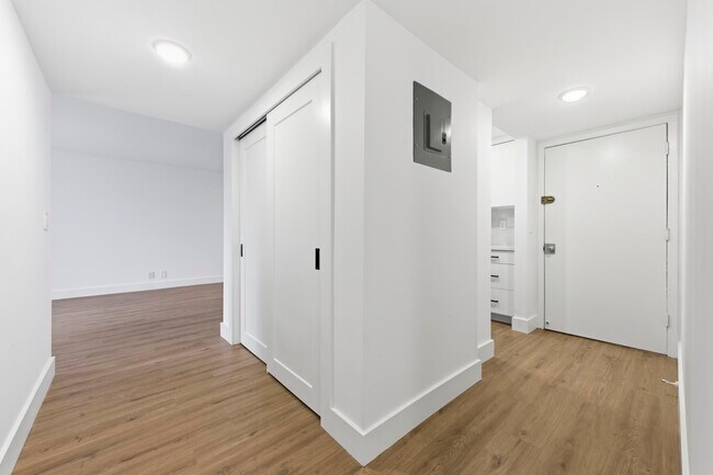 Building Photo - 1601 S Flagler Dr