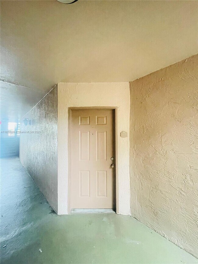 Building Photo - 2736 S University Dr
