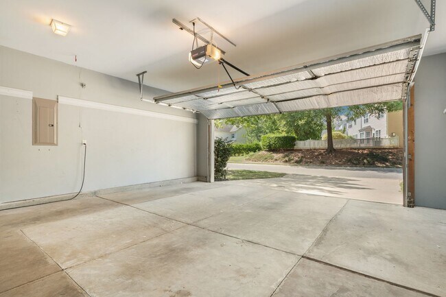 Building Photo - 1411 Crimson Creek Dr