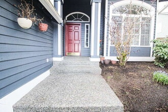 Building Photo - Well Maintained 1st Time Rental 4bed 3bath 2 Car 2076sf New Paint. Huge Fenced Backyard A/C