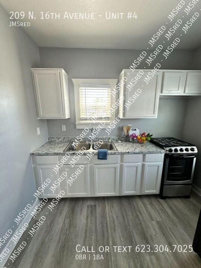 Building Photo - 209 N 16th Ave