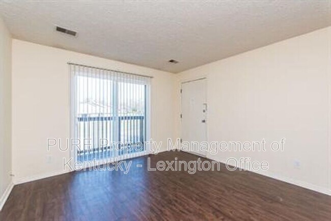 Building Photo - 352 Redding Rd