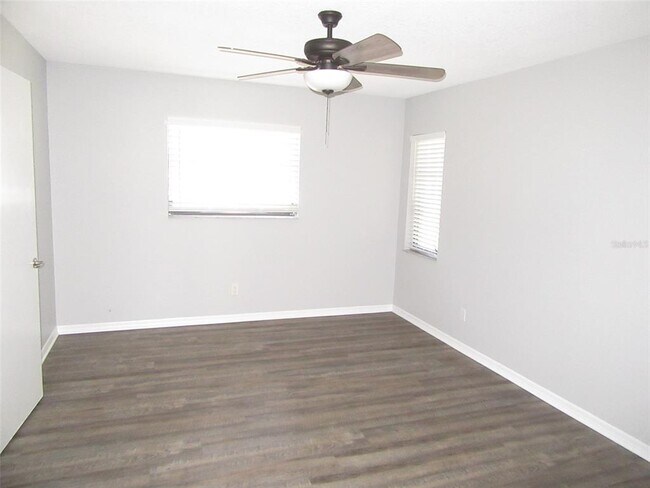 Building Photo - 1074 Birchcrest Blvd