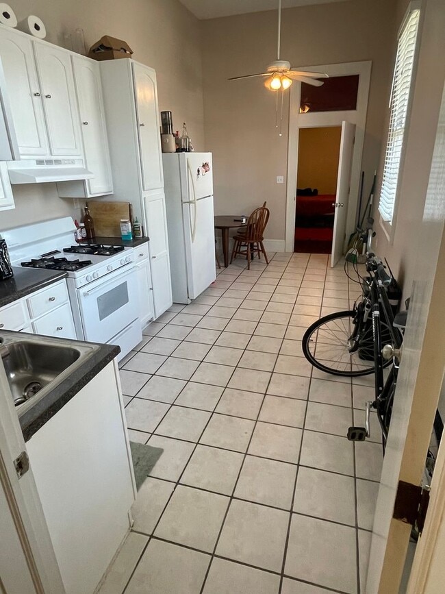 Building Photo - 1BD/1BA Shotgun w/ In Unit Washer and Dryer