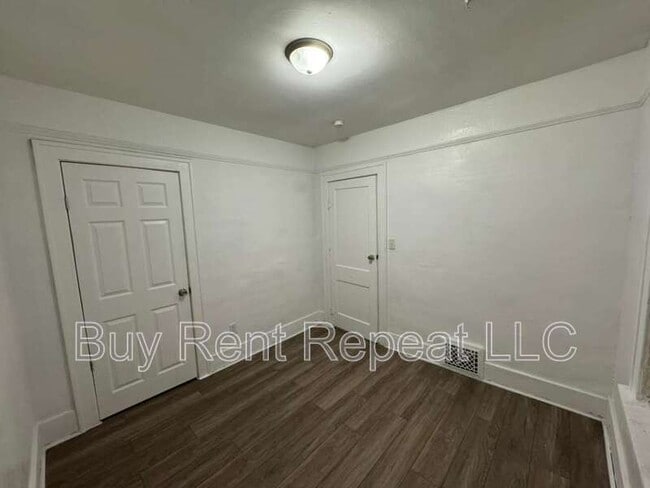 Building Photo - 320 Hudson St