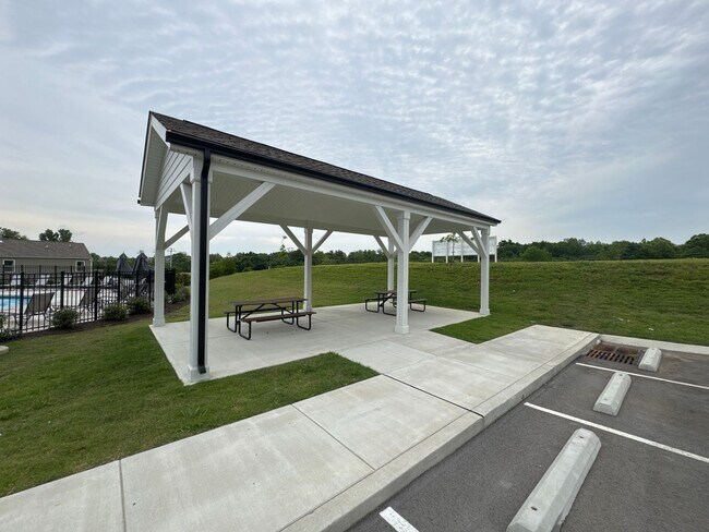 Building Photo - Beautiful 3BR/2.5BA Townhome in a Prime Lo...