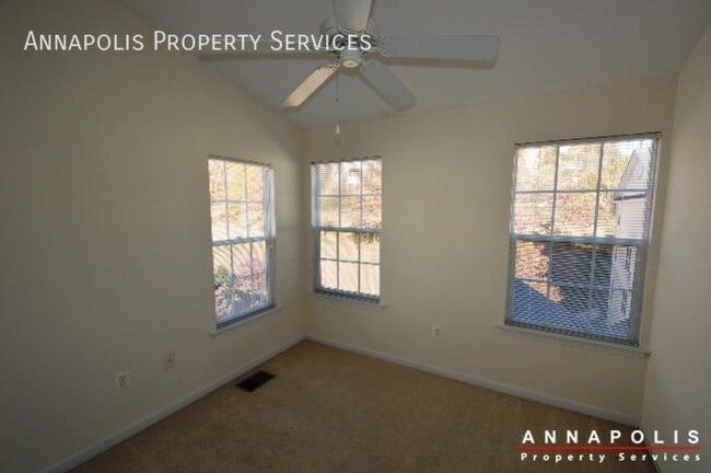 Building Photo - 2123 Hideaway Ct