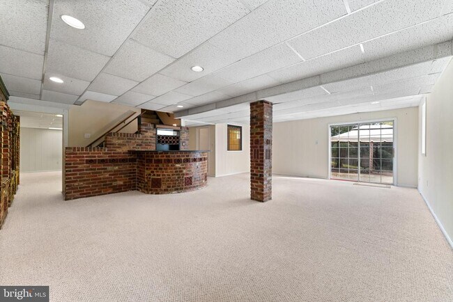 Building Photo - 9 Snug Hill Ct